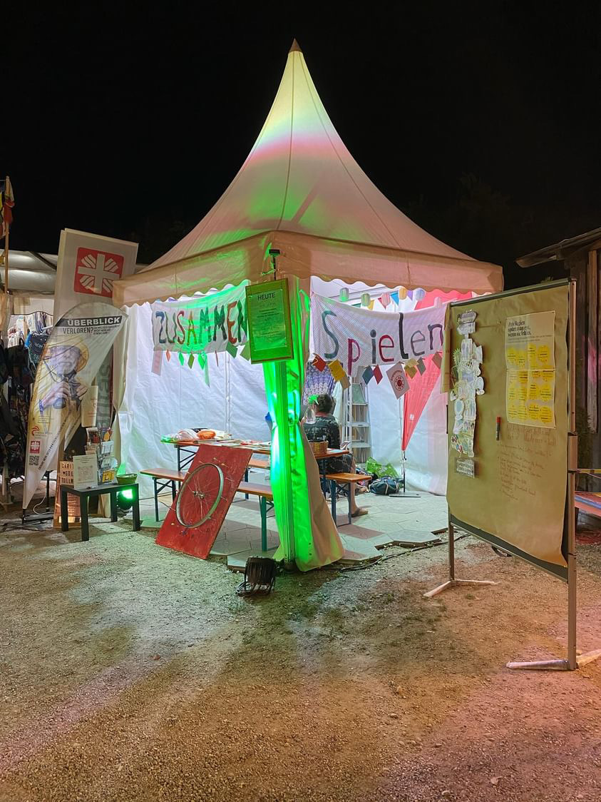 Tollwood Stand der Freiwilligen-Zentren 2